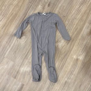 Kyte baby snap footie 18-24m